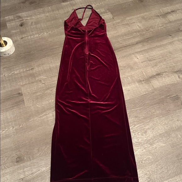 Teeze Me Velvet high-slit dress. Size: 7/8 Burgundy Velvet Gown prom, wedding - Picture 12 of 15